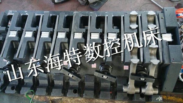 客戶親自操作(zuò)硬規加工中心加工連杆